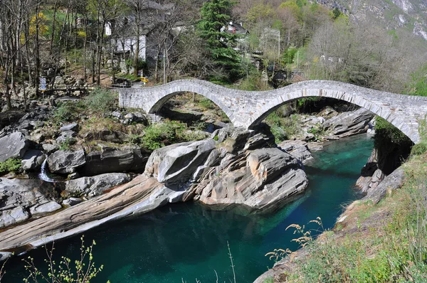 Ponte dei salti most v lavertezzo, Švýcarsko — Stock fotografie