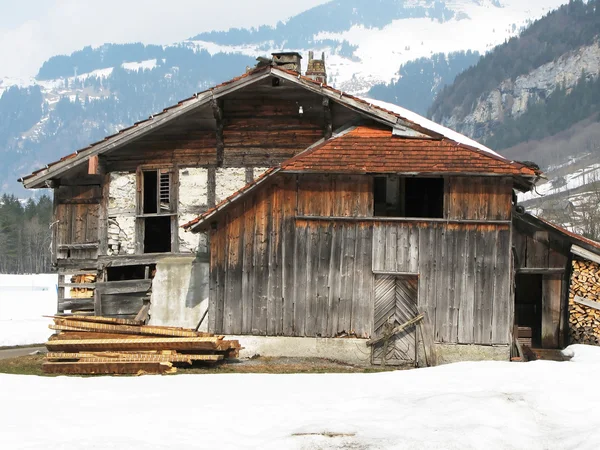 Старый сельский дом в Engelberg, Швейцария — стоковое фото