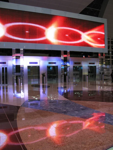 Interior de un aeropuerto moderno —  Fotos de Stock