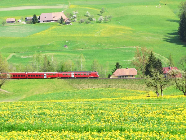 Expresso alpino na região Emmental, Suíça — Fotografia de Stock