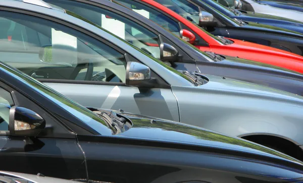 Fila de carros — Fotografia de Stock