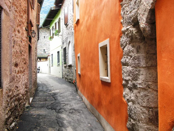 Narrow street of Cannobio. Italy — Stock Photo, Image