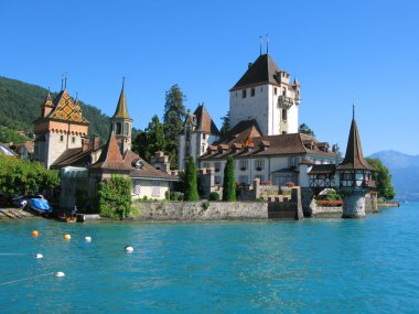 Oberhofen kalede lake thun, İsviçre