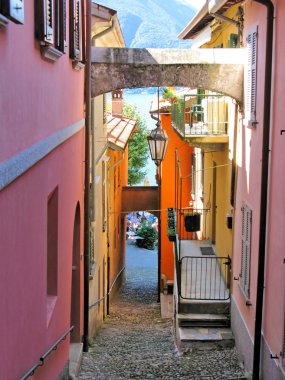 lake como, İtalya, varenna şehrin dar sokak