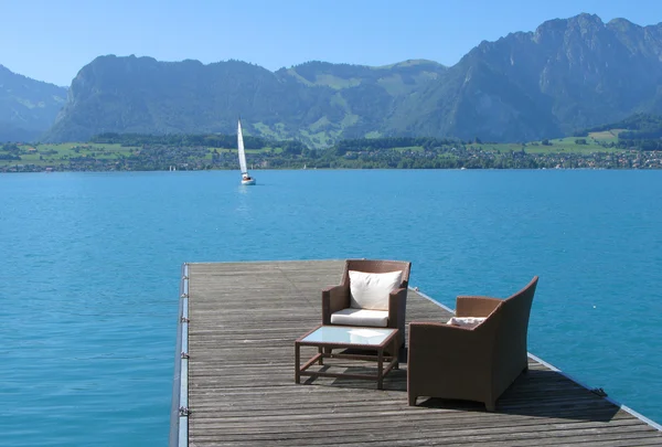 Romantický pohled na jezero thun, Švýcarsko — Stock fotografie