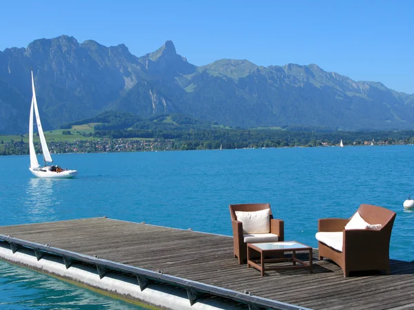 Romantický pohled na jezero thun, Švýcarsko — Stock fotografie