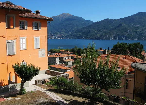 梅纳焦镇针对著名意大利科莫湖 — 图库照片