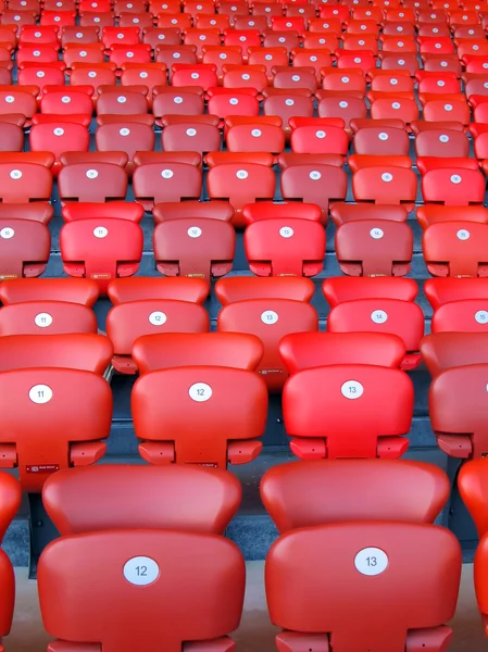 Rode stadion zitplaatsen — Stockfoto