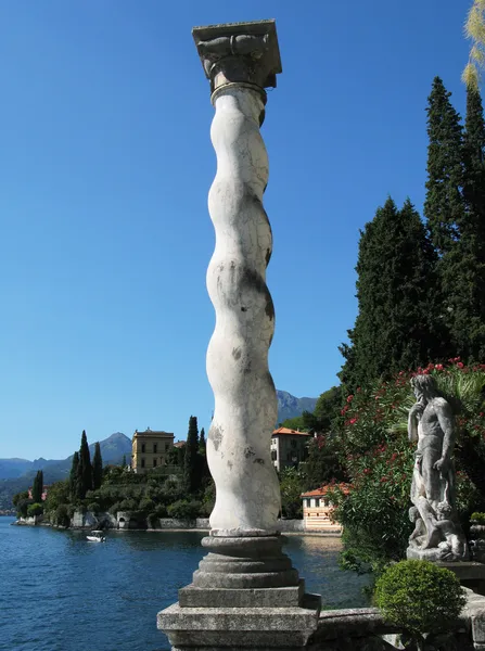 Vista sul lago di Como da villa Monastero. Italia — Foto Stock