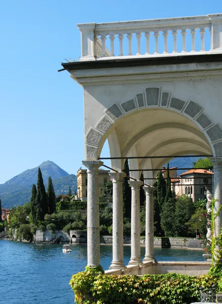 Vista al lago Como desde la villa Monastero. Italia — Foto de Stock