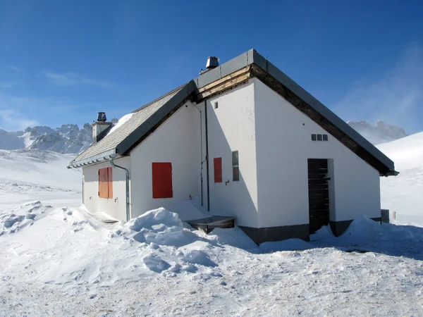 救援站在 pizol，著名的瑞士滑雪度假村 — 图库照片