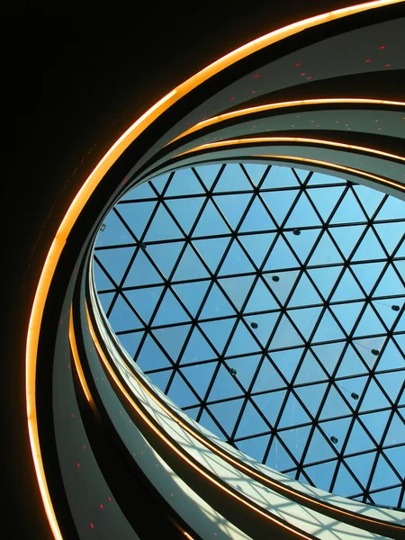 Cúpula de cristal de un edificio moderno — Foto de Stock
