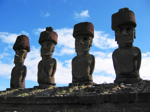 Ahu nau nau. Moai van Paaseiland — Stockfoto