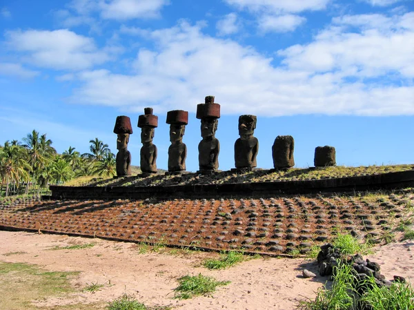 Ahu Nau Nau. Moai da Ilha de Páscoa — Fotografia de Stock