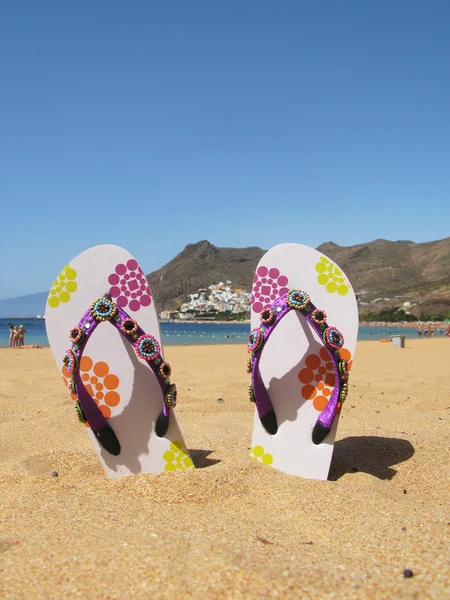 Flip-flops in the sand of Teresitas beach. Tenerife island, Cana — Stock Photo, Image