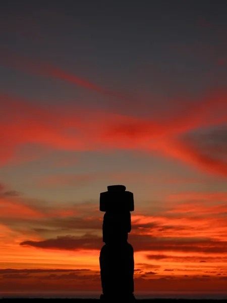 アフ tahai。夕暮れ時にイースター島のモアイ — ストック写真