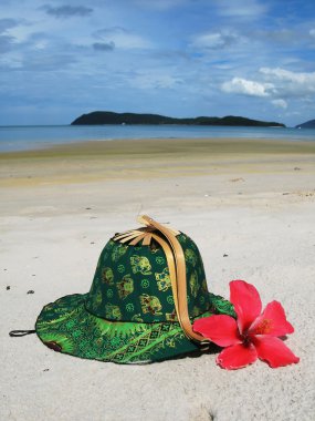 kumlu sahilde şapka. Langkawi, Malezya