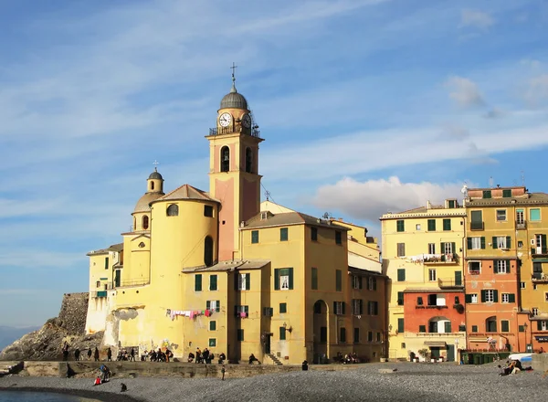 Βασιλική di santa maria assunata σε camogli. Ιταλική Ριβιέρα — Φωτογραφία Αρχείου