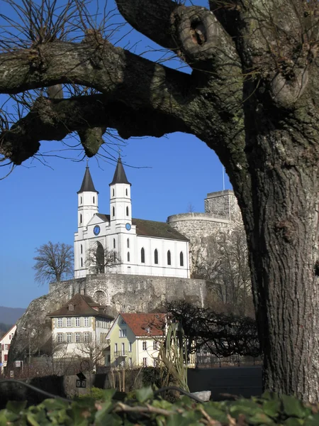 Met het oog op mediveal kasteel in aarburg, Zwitserland — Stockfoto