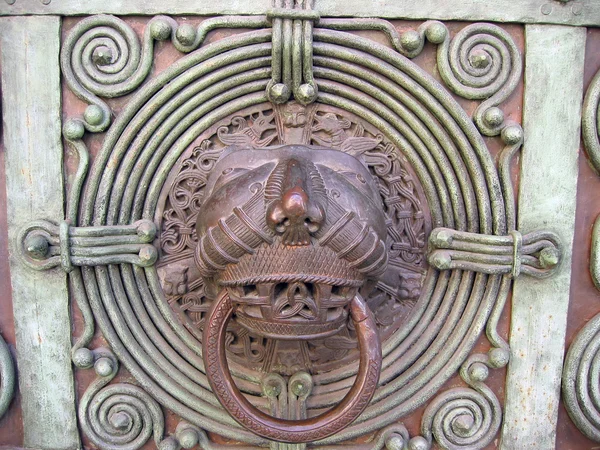 Old door knocker — Stock Photo, Image