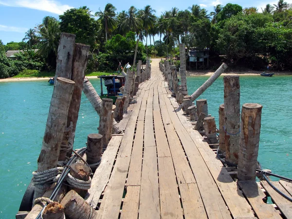 Wooden pathway. Langkawi island, Malaysia — Stock Photo, Image