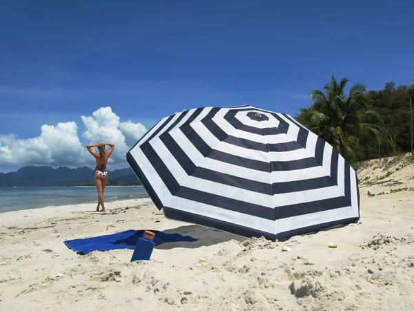 Scena na plaży. Langkawi, Malezja — Zdjęcie stockowe