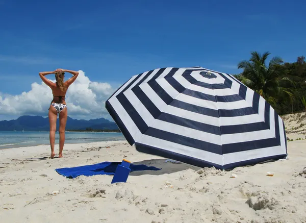 Scena sulla spiaggia. Isola di Langkawi, Malesia — Foto Stock