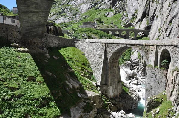 St. gotthard 악마의 다리 통과, 스위스 — 스톡 사진