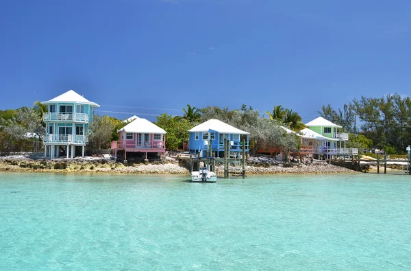 Bunte Häuser bei exuma cays, bahamas — Stockfoto