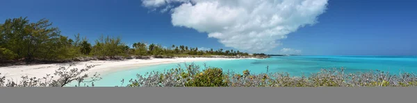 Öken stranden för lite exuma, bahamas — Stockfoto