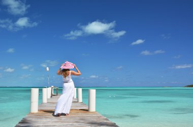 ahşap iskelesi kız. Exuma, bahamas