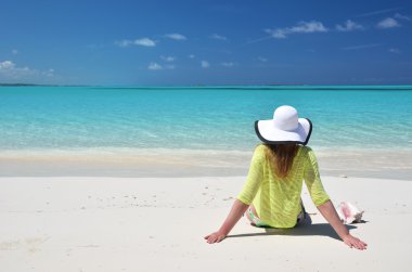 exuma, bahamas plajdaki kız