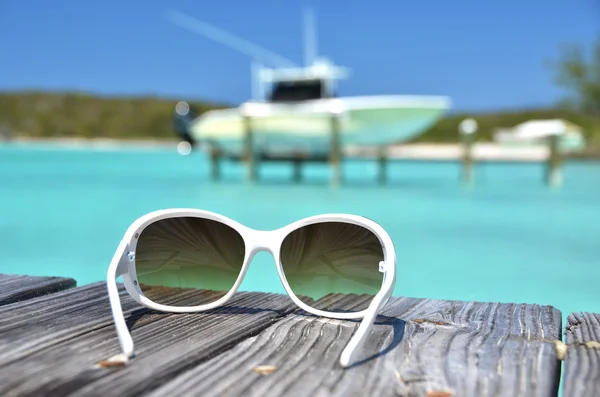 Sunglasses on the wooden jetty. Exuma, Bahamas — Stock Photo, Image