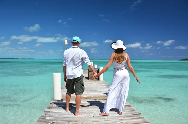 Couple on the wooden jetty — Stock Photo, Image