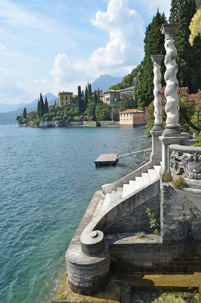 Uitzicht op het Comomeer vanaf villa monastero. Italië — Stockfoto