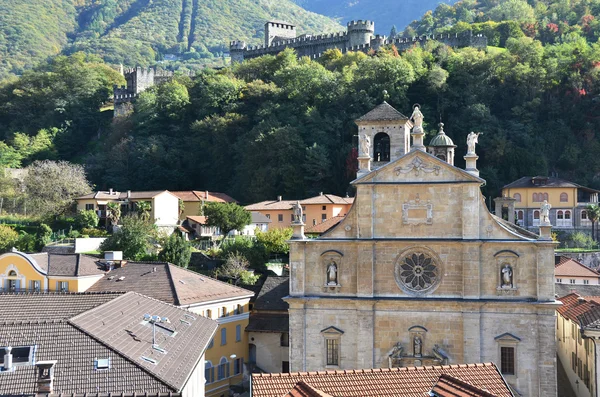 Gamla kyrkan i bellinzona, Schweiz — Stockfoto