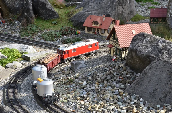 Ferrocarril de montaña miniatura — Foto de Stock