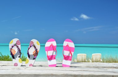 parmak arası terlik Atlantik'in karşı iki çift. Exuma, bahamas