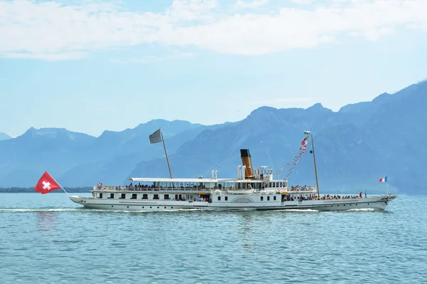 Nave da crociera. Lago di Ginevra, Svizzera — Foto Stock