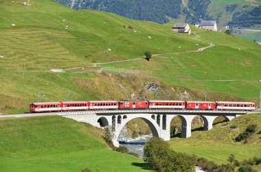 İsviçre - Eylül 16: Buzul hızlı Matterhorn-Gotthard rai