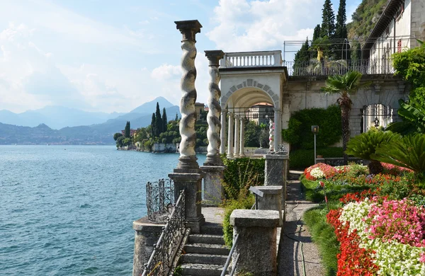 Blick auf den Comer See von der Villa Monastero aus. Italien — Stockfoto