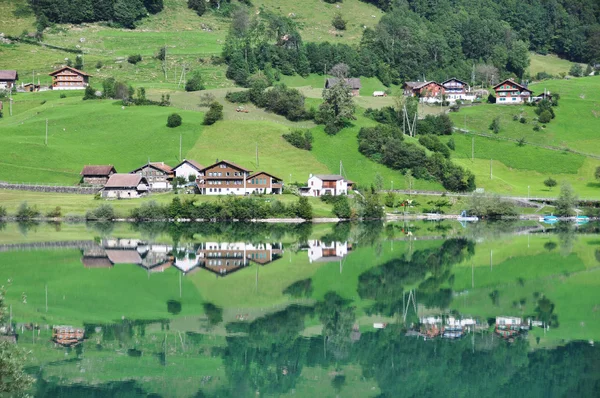 Lungerer lake, İsviçre — Stok fotoğraf