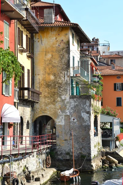 Varenna, Stare włoskie miasto na wybrzeżu jeziora Como — Zdjęcie stockowe