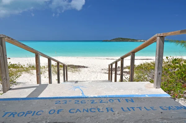 Obratník Raka značka na malou exuma, Bahamy — Stock fotografie