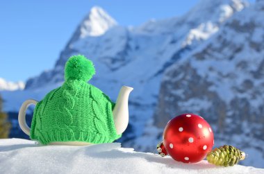 çay kap içinde kap Alp sahne karşı