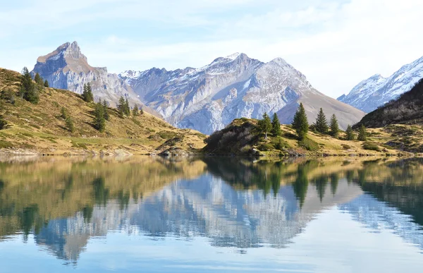 Beautiful Alpine lake. Switzerland — Stock Photo, Image