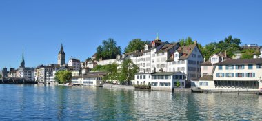 Zürih şehir merkezine limmat Nehri üzerinde