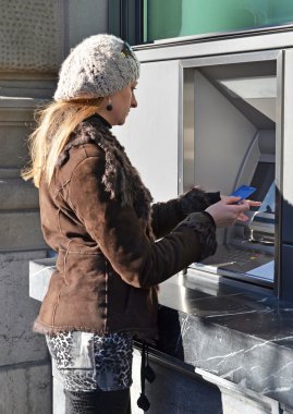 atm at kız