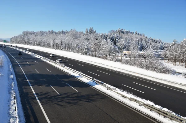 Зимнее шоссе — стоковое фото