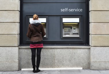 atm at kız